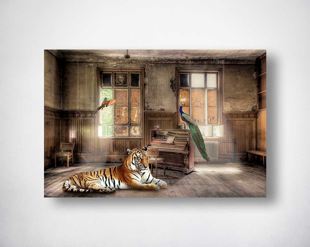 Tempered glass art with gold foil is perfect to compliment & enhance any contemporary setting.