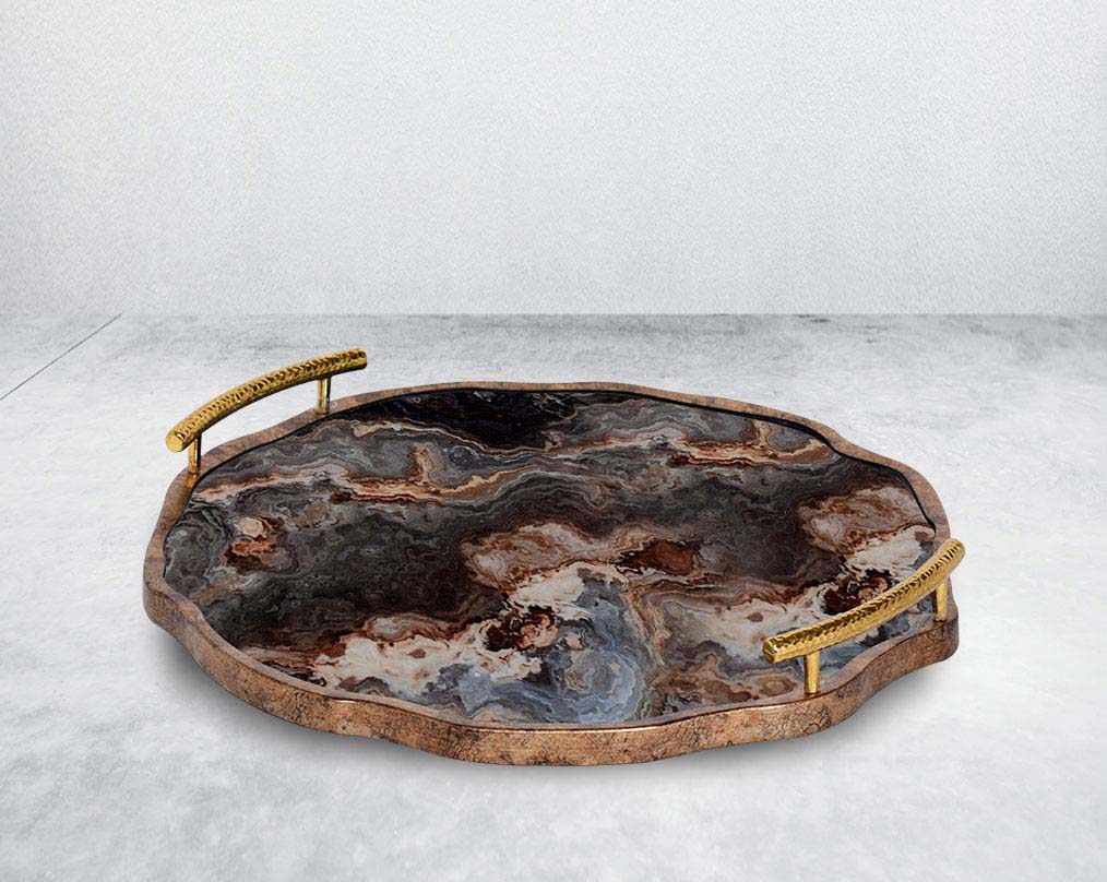 Round tray in marble finish with gold frame.