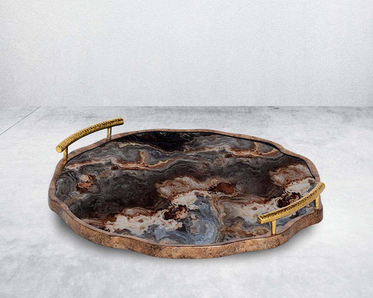 Round tray in marble finish with gold frame.