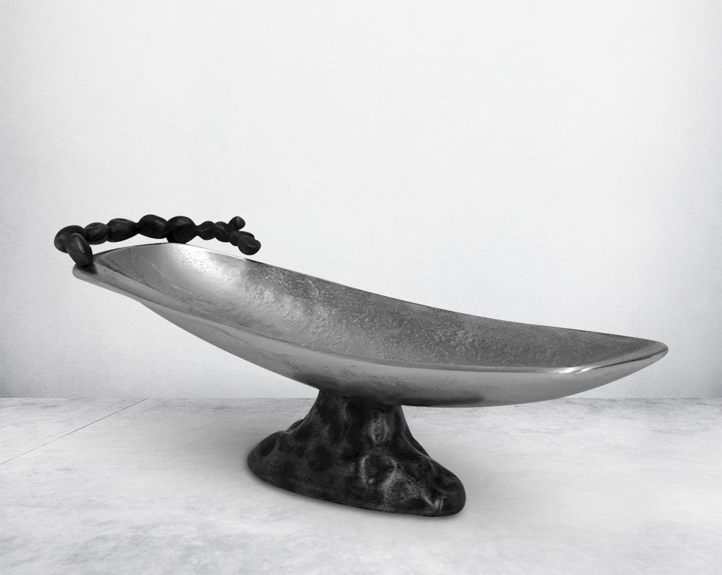 This oval aluminium bowl finished in nickel & grey brings a rich contemporary look to your living or dining room . It is perfect for serving appetisers & starters making the presentation very stylish.