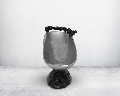 This oval aluminium bowl finished in nickel & grey brings a rich contemporary look to your living or dining room . It is perfect for serving appetisers & starters making the presentation very stylish.