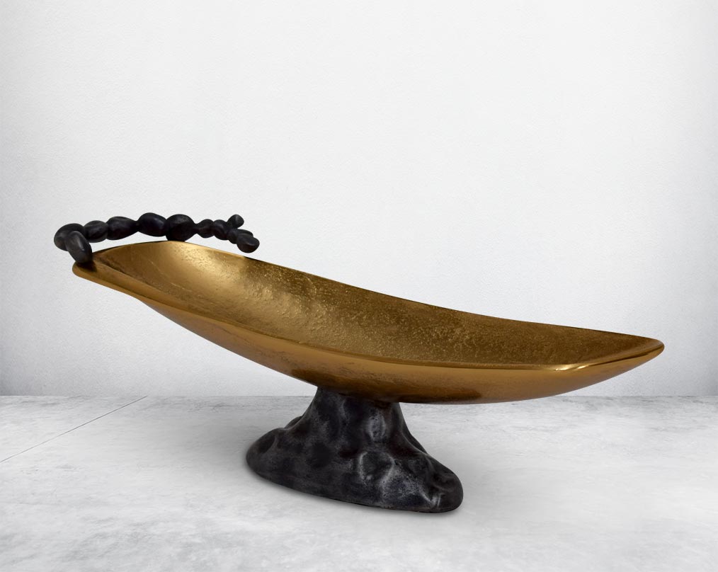 This oval aluminium bowl finished in gold & grey brings a rich contemporary look to your living or dining room . It is perfect for serving appetisers & starters making the presentation very stylish.