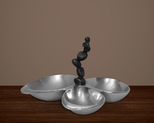 This attractive nickel finished aluminum tri bowl makes for a perfect serving for any occasion. It features three bowls to have condiments with a swirl handle design for easy handling.