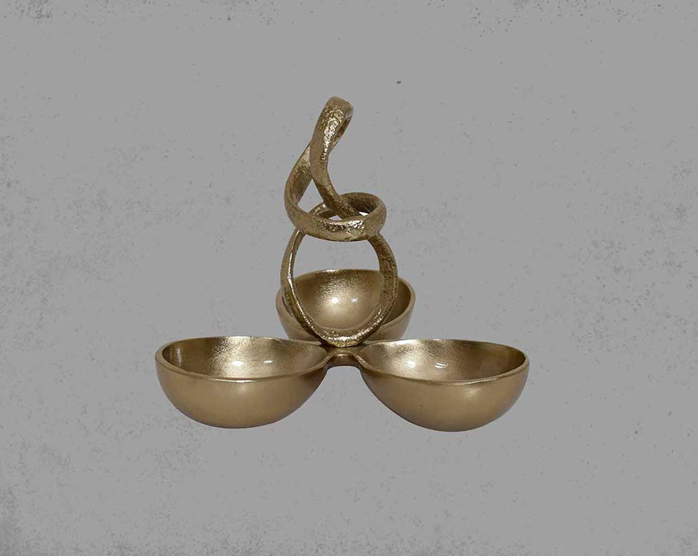 This attractive gold-finished aluminum tri bowl makes for a perfect serving for any occasion.
